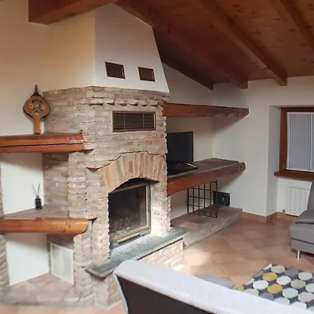 Casa Val Del Riso شقة